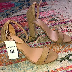 New Never Worn Nude High Heels